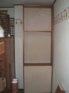 子供部屋の備え付け収納と壁、天井の張替え（施工中）